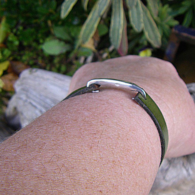 Bracelet en cuir avec attache forgée argent massif (18 cm)